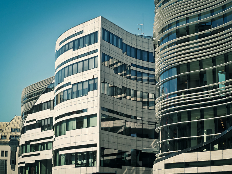 Brandschutzkonzept für Ihr Gebäude von INGSA Außenfassade eines modernen Bürogebäudes